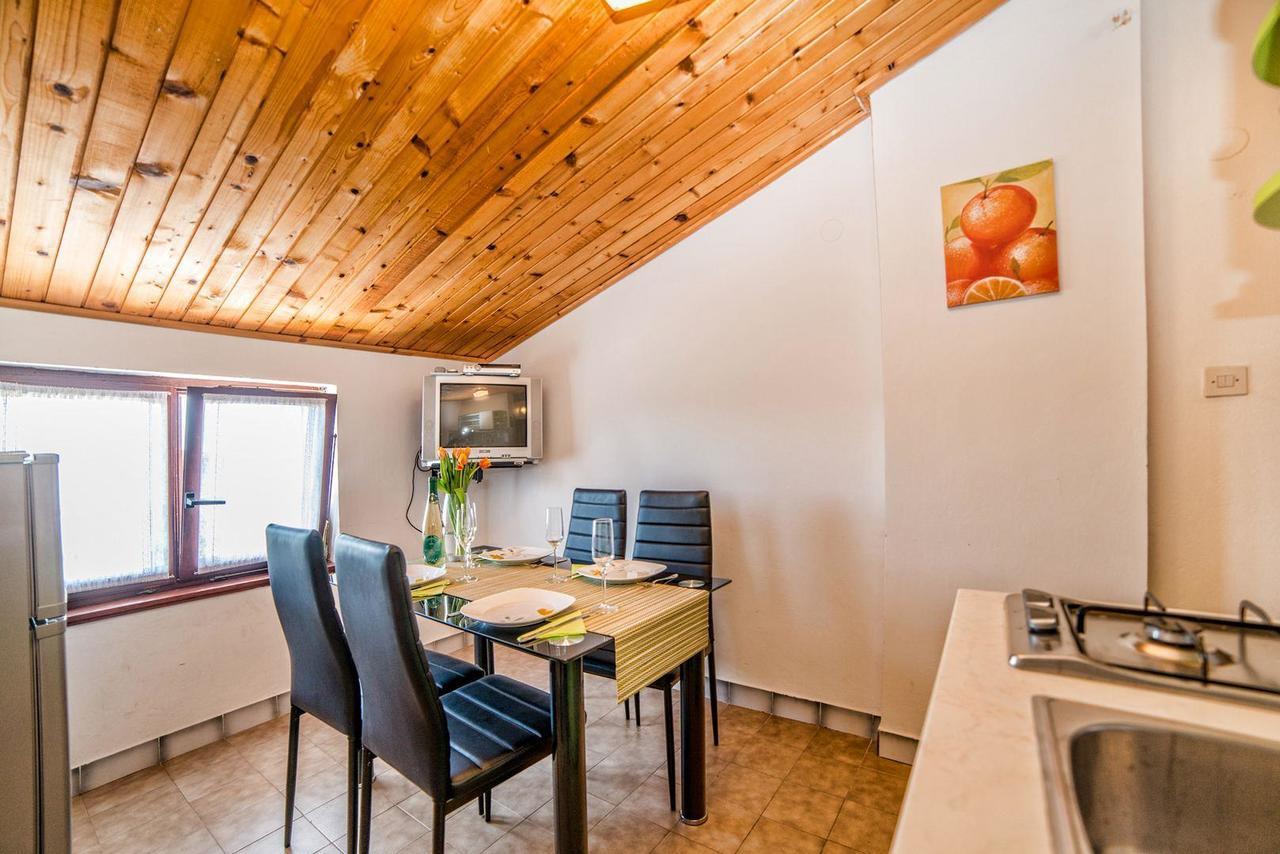 Apartments And Rooms Ana Pomer 217 Εξωτερικό φωτογραφία