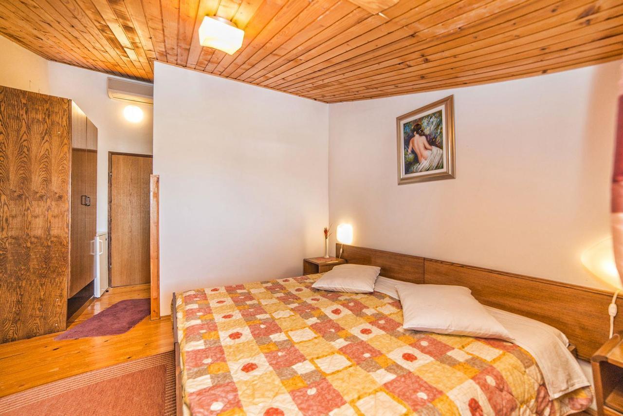 Apartments And Rooms Ana Pomer 217 Εξωτερικό φωτογραφία